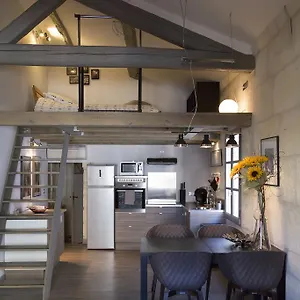 https://la-chambre-dami.fr-provencehotel.com