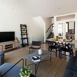 Petit Luxe Tobella Dreta Apartamento Terrassa
