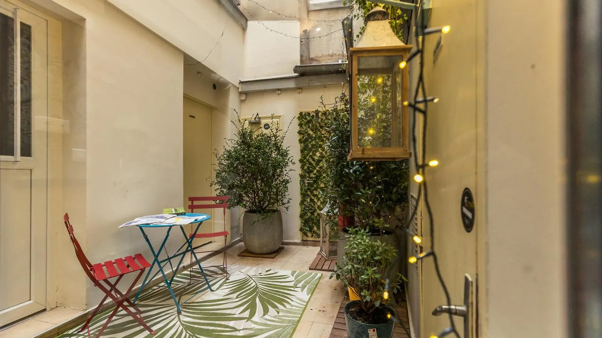 Hostel Young And Happy Latin Quarter By Hiphophostels Paris