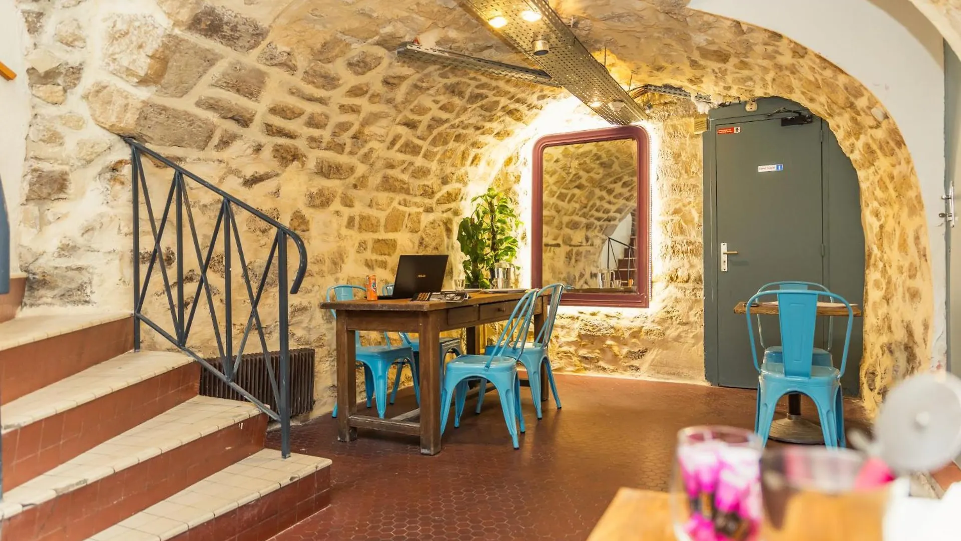 Hostel Young And Happy Latin Quarter By Hiphophostels Paris