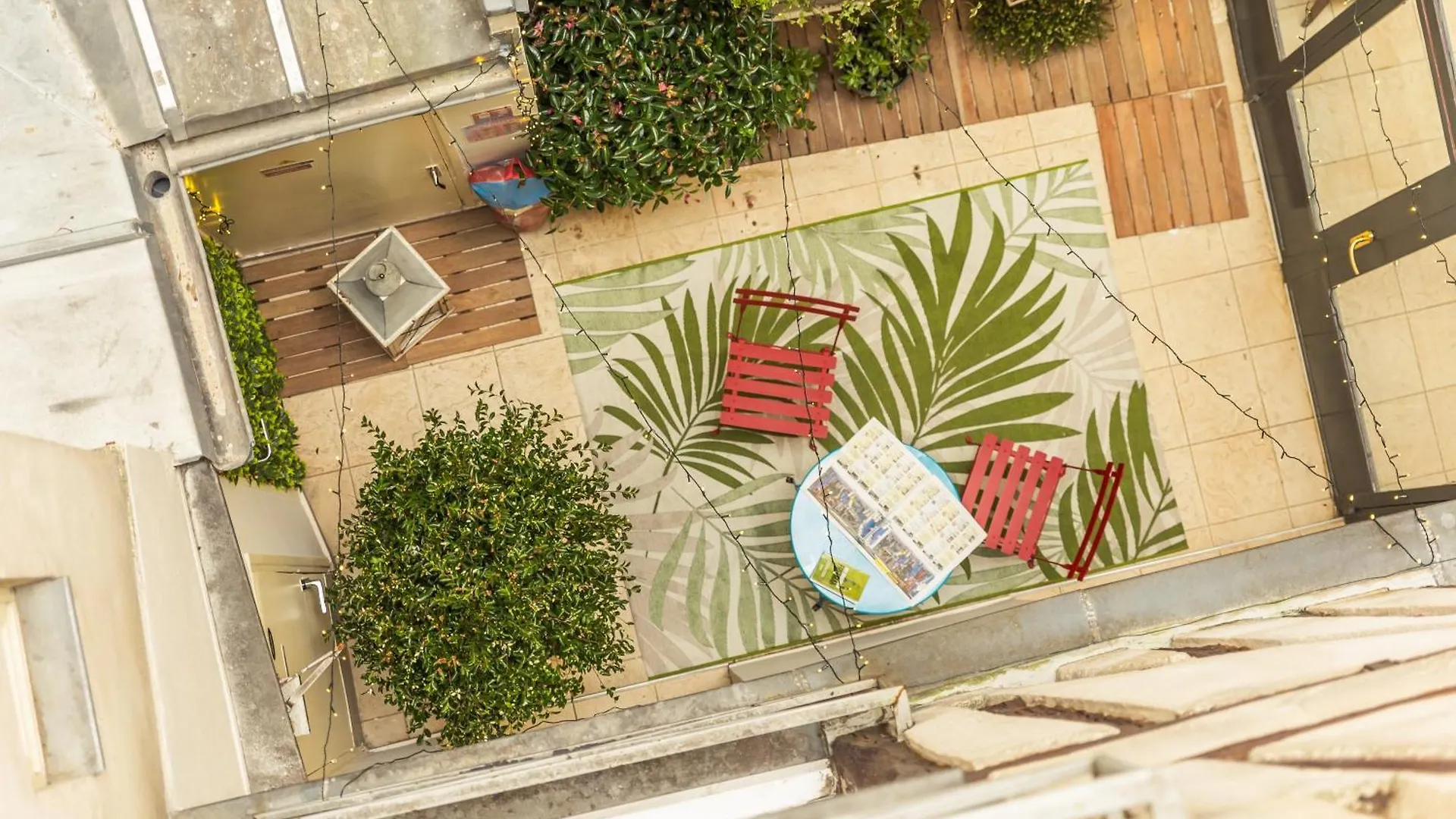 Young And Happy Latin Quarter By Hiphophostels Paris Hostel