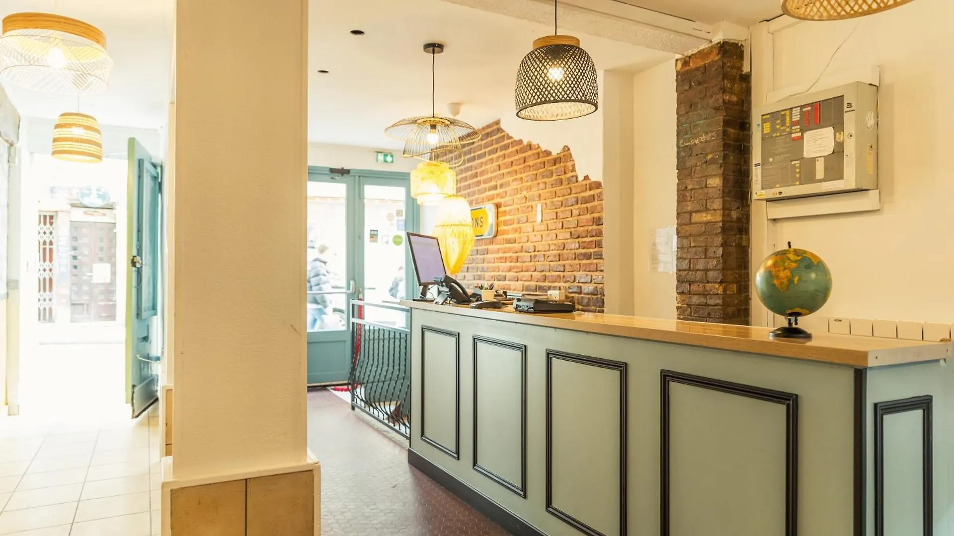 Hostel Young And Happy Latin Quarter By Hiphophostels Paris France
