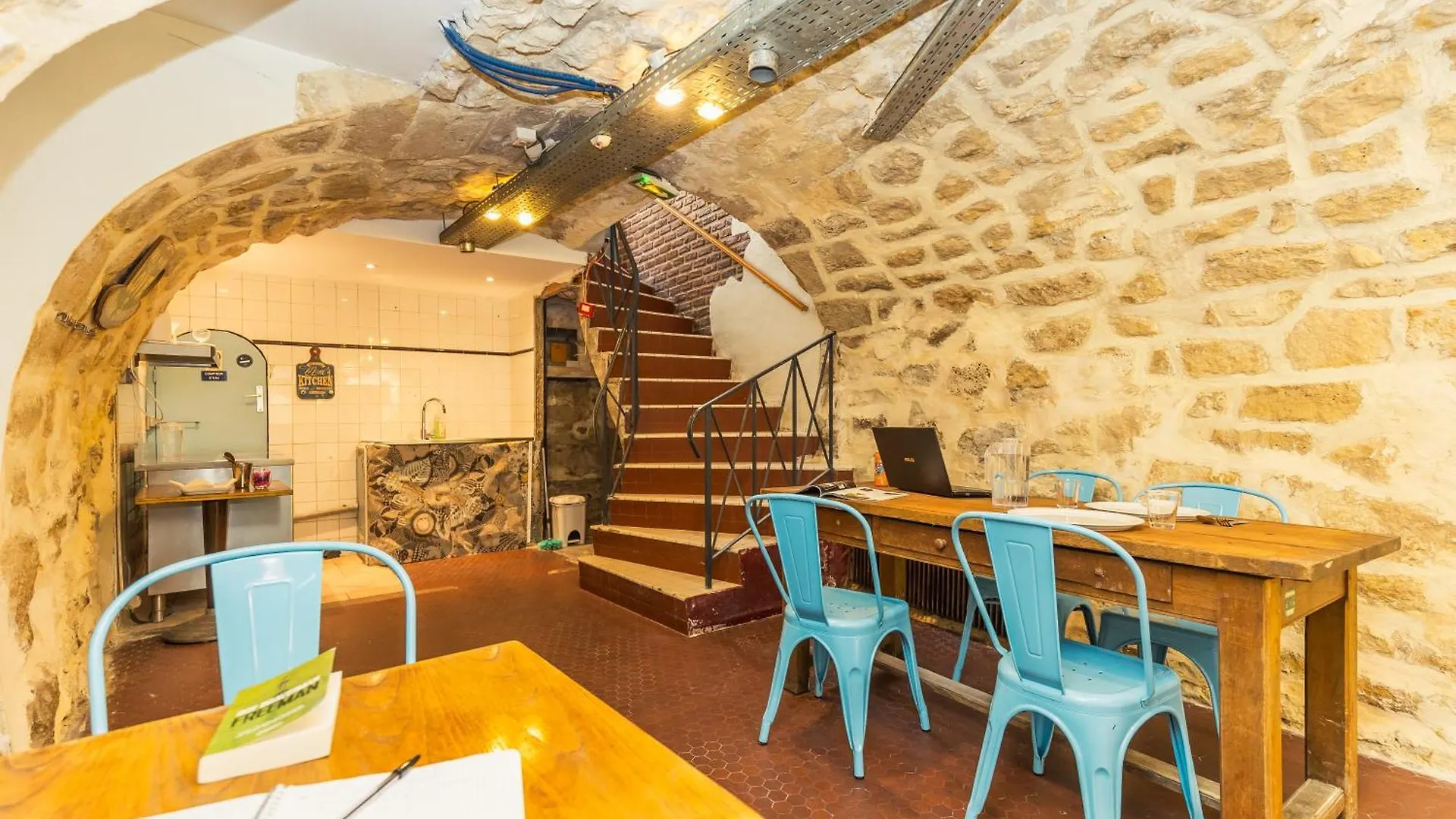 Hostel Young And Happy Latin Quarter By Hiphophostels Paris France