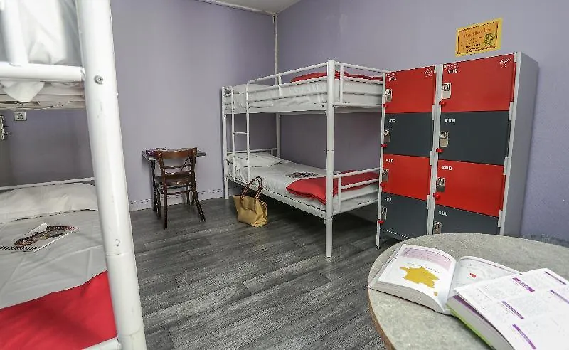 Hostel Young And Happy Latin Quarter By Hiphophostels Paris France